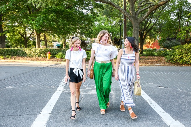 Savannah Mom Blogger, Being Mrs. Fowler, styles Kendra Scott Summer 2018, spring outfits, with Hilary Hull Photography and best blogger friends photoshoot 